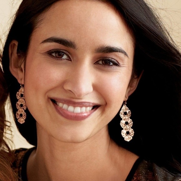 :: Stella & Dot |  Retired Rose Gold Geneve Lace Earrings - Picture 3 of 4